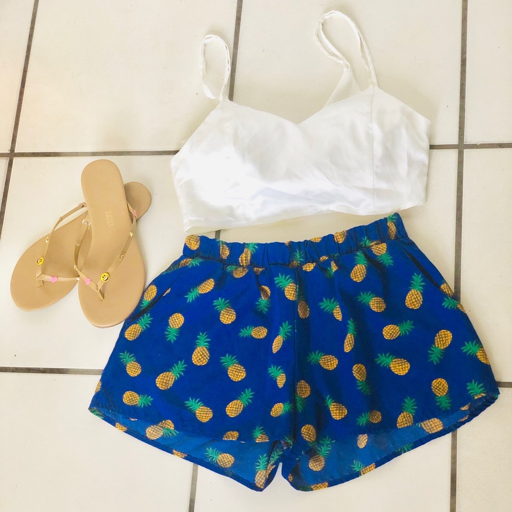 🦀2x20 Pineapple shorts 🍍